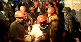 土耳其921穿梭斷垣殘壁搜救　珍貴畫面曝（圖／民眾提供）