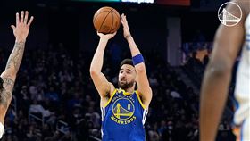 
▲湯普森（Klay Thompson）對上雷霆飆12顆三分球，受到隊友讚賞。（圖／翻攝自勇士推特）
