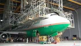 長榮航太（2645）成立於1997年，為國內最大的商用飛機維修廠商，預計3月中旬掛牌上市。（圖／翻攝自長榮航太官網）
