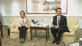 蕭美琴返台述職（圖／記者高逸帆翻攝）