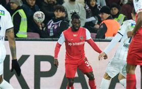 新／找到了！前英超足球明星瓦礫堆下獲救（圖／翻攝自推特）