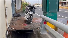 車禍,gogoro,電線桿,自撞,母子雙載