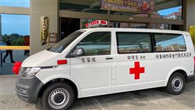 金門醫院獲贈全配備救護車衛生福利部金門醫院27日表示，80多歲的蔡端容考量離島地區醫療資源仍有充實空間，捐贈配有完善救護設備的救護車；為紀念她已逝的女兒鄧倩慧，救護車命名為「慧容號」，並已投入服務。（金門醫院提供）中央社記者黃慧敏傳真  111年7月27日