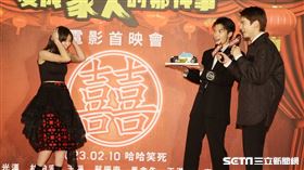 林柏宏（右）和許光漢（中）幫王淨（左）慶生。（圖／記者邱榮吉攝影）