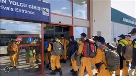 ▲台灣第一批搜救隊已抵達土耳其南部災區之一阿達納。（圖／翻攝畫面）