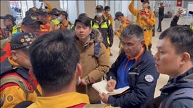 ▲台灣第一批搜救隊已抵達土耳其南部災區之一阿達納。（圖／翻攝畫面）