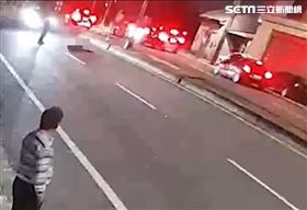 回家只差幾步路　老翁過馬路遭機車衝撞亡