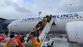 伊斯坦堡機場塞　台搜救隊飛機上等4小時