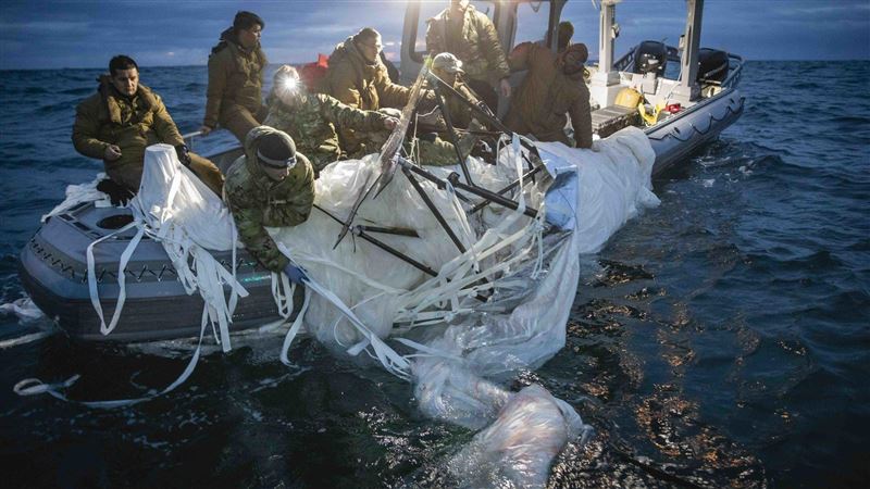 美國打撈中國偵察氣球殘骸　首批近照曝光