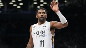 ▲厄文（Kyrie Irving）離開籃網後，籃網教頭馮恩（Jacque Vaughn）給予祝福。（圖／美聯社／達志影像）