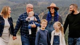 「四角戀夫妻」每晚換床睡！孩子生父不詳