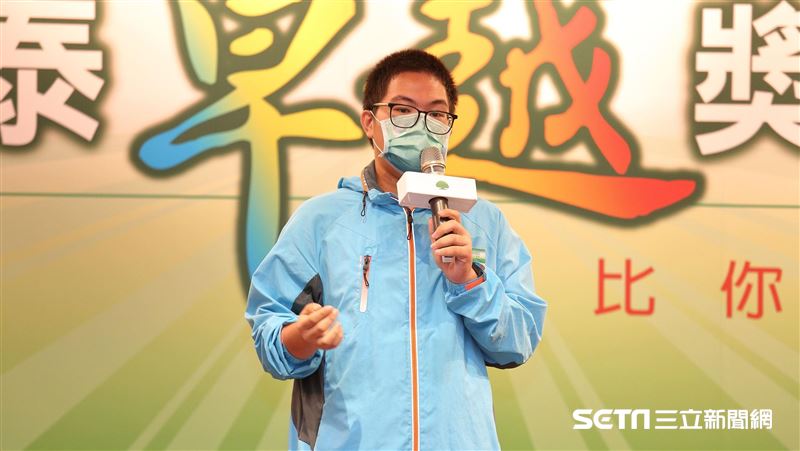 國三想輟學打工！媽媽一句話讓他拚上名校