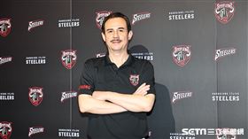 ▲高雄17直播鋼鐵人總教練鄭志龍出席林書豪加盟記者會。（圖／記者劉彥池攝影）