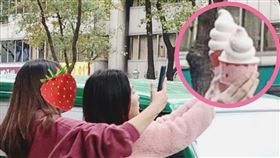 迎接情人節，最適合跟另一半1人1支Fami!ce全家霜淇淋，2/14情人節當天於實體店舖購買Fami!ce全家霜淇淋，2支59元。（圖／超商業者提供）