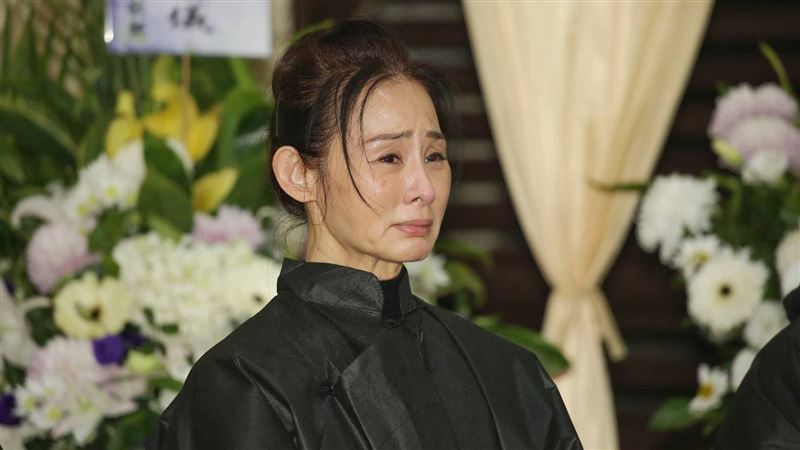 飛官父親離世棺木蓋黨旗　本土劇女星淚崩