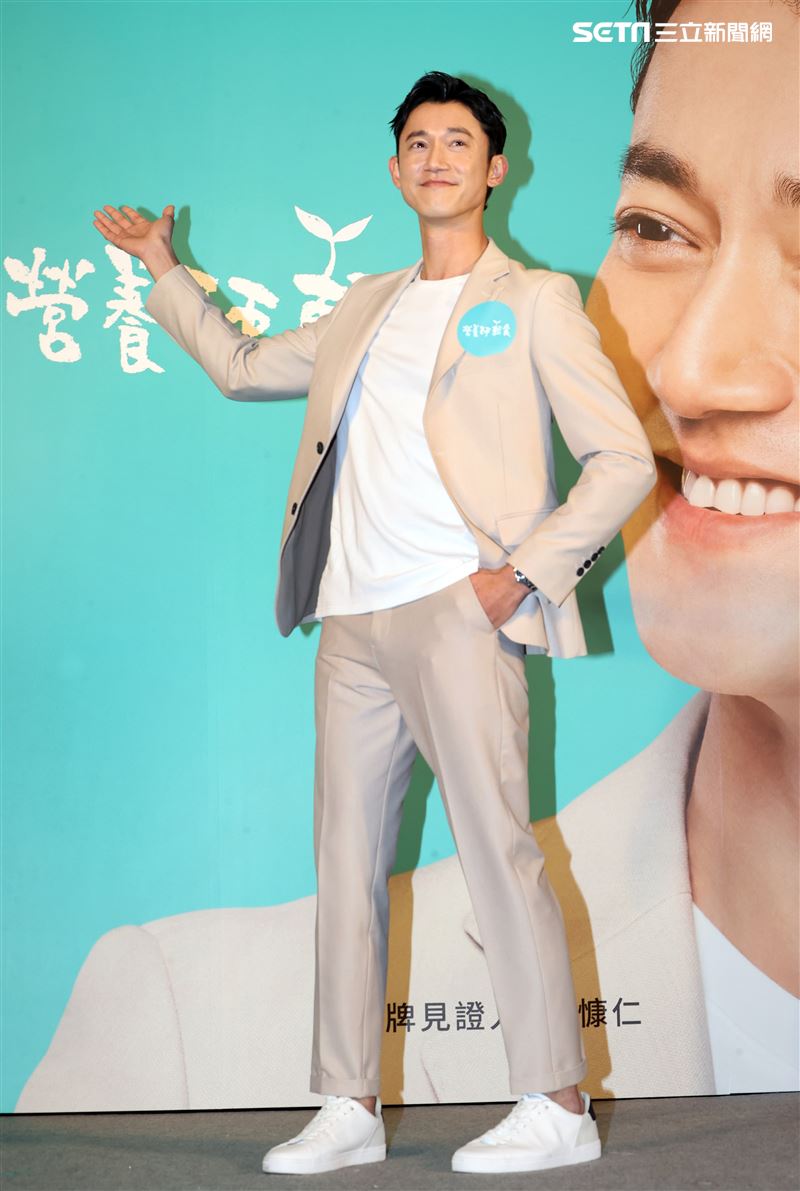 吳慷仁代言益生菌革命4.0見證記者會。（記者邱榮吉/攝影）