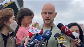 藝人吳鳳說，他有蠻多朋友住在災區當地，關心朋友時也聽到「我阿姨消失了」、「我朋友不見了」，讓他相當擔憂。（圖／記者簡浩正攝影）