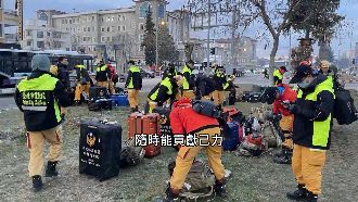 獨／包機飛土國　12小時搞定「10領空權」