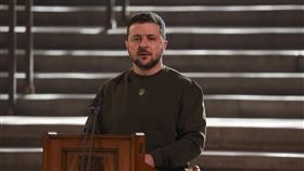 澤倫斯基英國國會演說  呼籲提供先進戰機烏克蘭總統澤倫斯基8日在英國國會西敏廳發表演說，除了感謝英方在戰爭爆發前與爆發後堅定提供軍援，也呼籲儘快支援先進戰機、長程飛彈等。（英國首相府提供）中央社記者陳韻聿倫敦傳真  112年2月8日