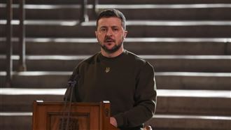 英國會站立聽烏總統演說　議長獲飛官頭盔