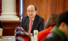 民進黨立法院黨團總召柯建銘說，請問朱立倫主席：參選總統，須習近平同意？（圖／翻攝自柯建銘臉書）