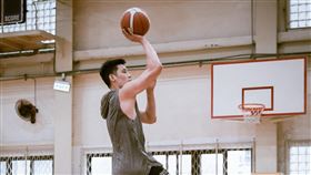 ▲林書豪每投進1顆三分捐1.5萬做公益。（圖／翻攝自高雄17直播鋼鐵人臉書）