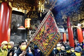 拱天宮，白沙屯媽祖，放頭旗（圖／翻攝自白沙屯拱天宮臉書）