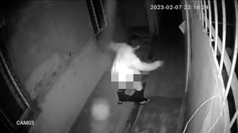遛鳥男埋伏暗巷8分鐘　露屁股險摔全都錄