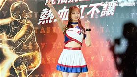 西堤牛排X統一獅啦啦隊艾璐,記者劉沛妘攝影