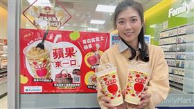 蘋果牛奶酷繽沙將牛奶風味冰淇淋與蘋果風味冰沙等比例完美調和，使用青森蘋果丁、焦糖脆粒入料。（圖／超商業者提供）