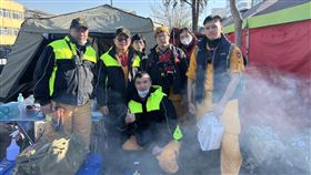 0210台北榮總救難隊已匯合(台北榮總提供)