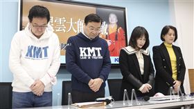 星雲法師辭世  藍委呼籲開放中國人士來台弔唁佛光山開山宗長星雲法師辭世。國民黨立法院黨團總召曾銘宗（左2）、書記長謝衣(鳳)（右2）、立委費鴻泰（左）、王鴻薇（右）8日舉行「向星雲大師致敬－蔡政府應准許大陸人士來台弔唁」記者會，眾人會前低頭默哀。中央社記者吳家昇攝  112年2月8日