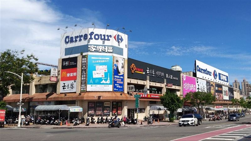 高雄「家樂福愛河店」確定只營業至4月30日晚間11時。（圖／資料照）