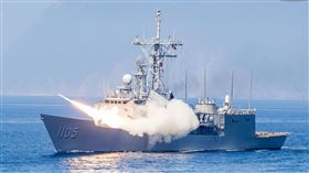 成功級艦實施標準一型飛彈射擊（圖／軍聞社提供）