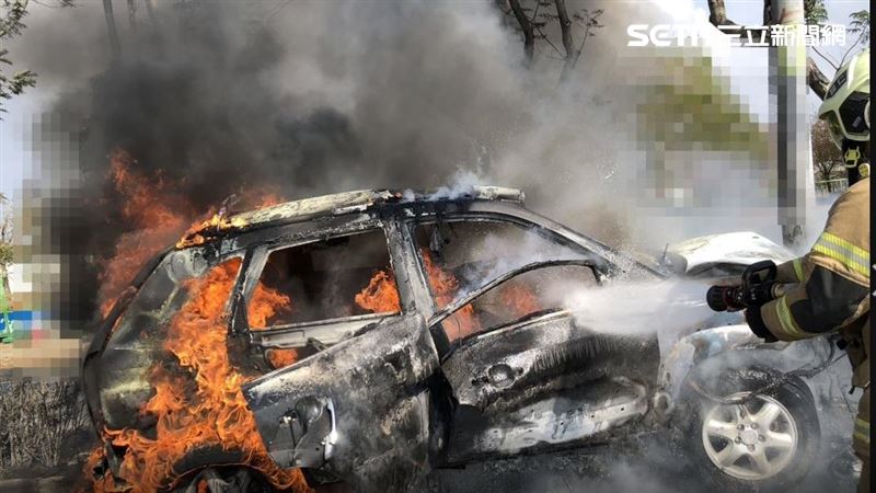 台南轎車自爆成火球　駕駛逃下車倒地身亡