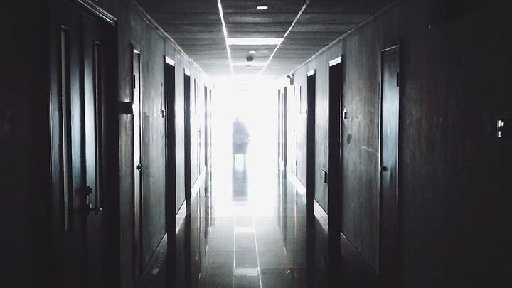 嘴破狂塗口內膏　張嘴「血塊掉出」竟是癌