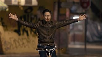 張學友拍片騎車慘摔車　工作人員當場嚇傻