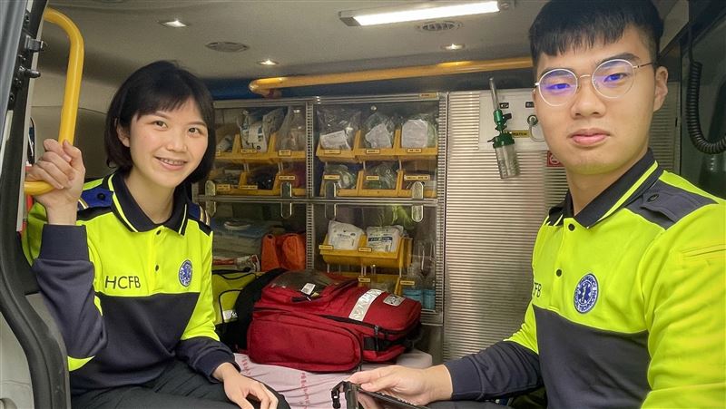 他胸悶求救　消防甜姐兒救「自家人」一命