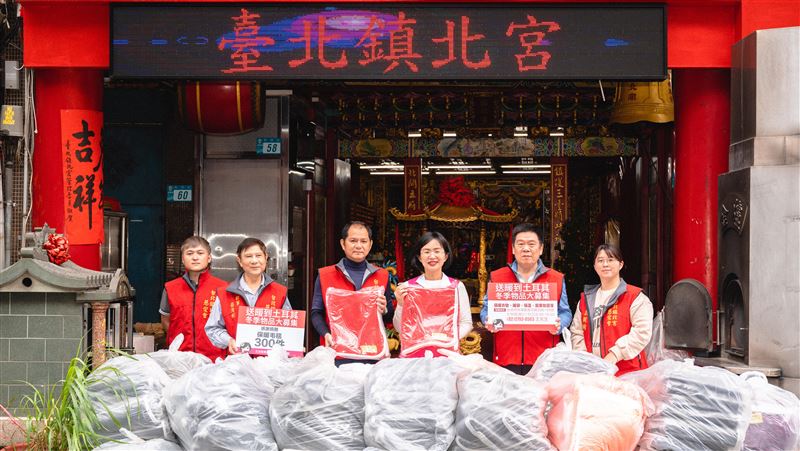 送暖土耳其！綠委牽線民間贈上千件冬衣