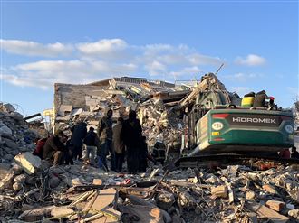 土耳其強震中被活埋　男屍送到墓地竟復活