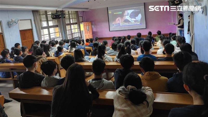 要開學了！宜警少年隊入校反毒、防詐