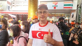 吳鳳現身白沙屯拱天宮　為土耳其強震祈福