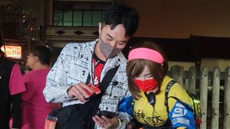 獨／郭鬼鬼帶長輩巡庄喘爆　曝超驚人願望