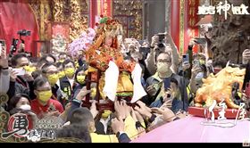 ▲恭迎白沙屯媽祖入神轎。（圖／寶島神很大）