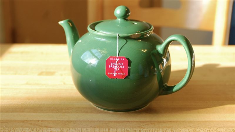 打破茶壺賠2千元她查價格傻了！網全罵翻