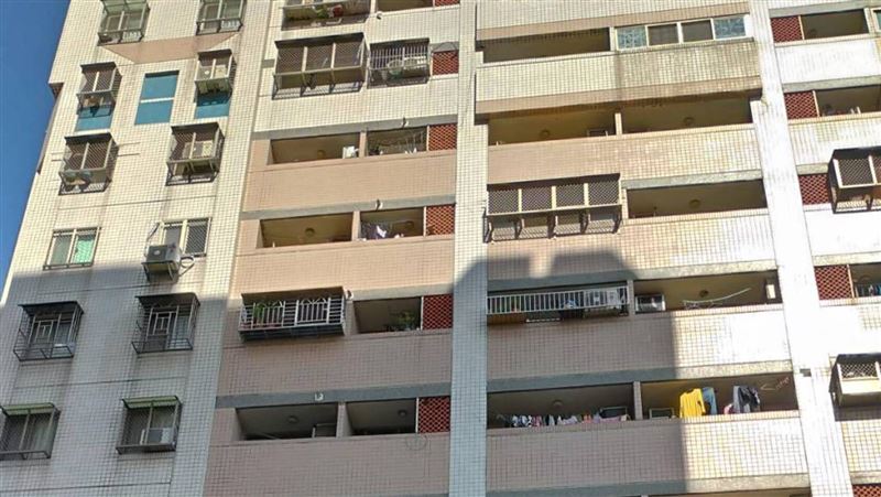 樓上太吵人　新竹女抓狂「拿扳手」狂挖