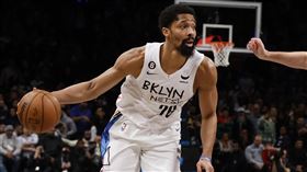 ▲丁威迪（Spencer Dinwiddie）最後出手不算，最終籃網以3分差惜敗。（圖／美聯社／達志影像）