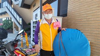 跟隨白沙屯媽祖　夫妻檔搭篷、騎車曝感動