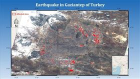 福衛五號助土耳其救災 衛星影像曝受災範圍約7座大安森林公園
2023/2/12 15:37（2/12 16:02 更新）
土耳其強震，太空中心以福衛五號取像，判釋受損建物區域。圖中紅色區域為建物受災範圍約187公頃。（圖取自facebook.com/TaiwanSpaceAgency）