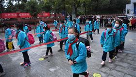 中國小學陸續開學  學黨史是重頭戲中國多地的小學從2月22日起陸續開學，開學典禮上並將「學黨史」列為重點。圖為重慶市一所小學3月1日開學情景。（中新社提供）中央社  110年3月1日